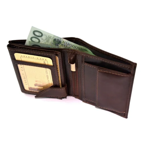 Portfel BARTEX 10201M brązowy – detal szycia i faktura skóry / BARTEX 10201M brown wallet – stitching detail and leather texture
