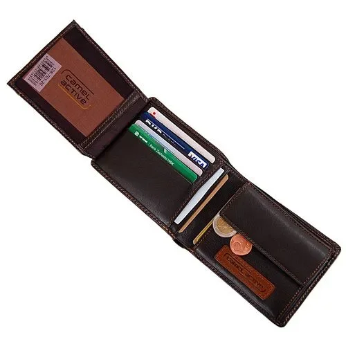 Skórzany portfel Camel Active z RFID – widok wnętrza z kartami | Camel Active leather wallet with RFID – inside view with cards Portfel Camel Active RFID – ochrona kart i funkcjonalność | Camel Active RFID wallet – card protection and functionality