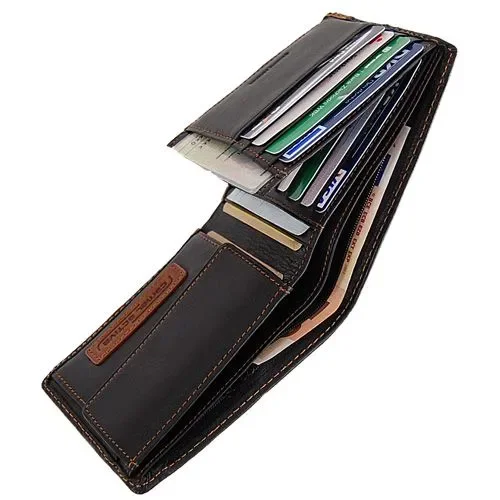 Portfel męski Camel Active otwarty – przegrody na karty i gotówkę | Open Camel Active men's wallet – compartments for cards and cash Camel Active portfel skórzany – wnętrze i układ kieszeni | Camel Active leather wallet – interior and layout