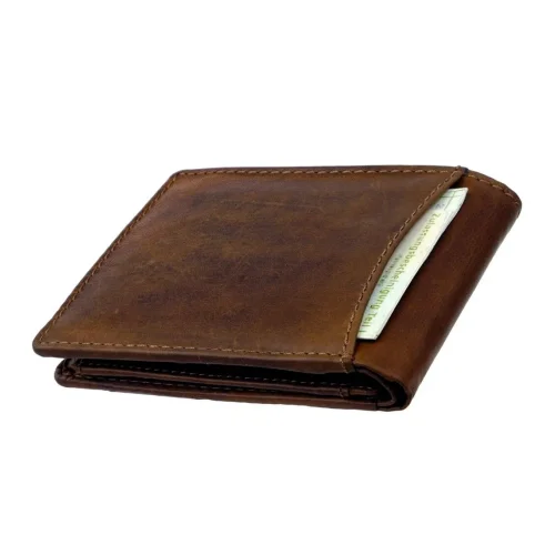 Camel Active Nepal – logo marki na skórze Camel Active Nepal – embossed brand logo on leather