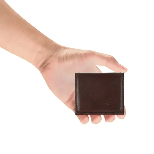 Skórzana bilonówka Camel Active WOOD 4657-29 – kompaktowy rozmiar w dłoni