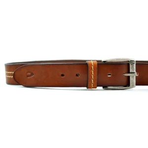 Skórzany pasek męski Camel Active cognac z solidną metalową klamrą. Naturalna skóra, klasyczny styl i trwałe wykonanie sprawiają, że pasek idealnie pasuje do jeansów i codziennych stylizacji. Camel Active men's leather belt in cognac color with durable me