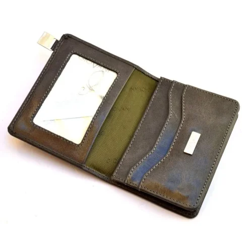 Wizytownik skórzany Swarovski CV-100 szary otwarty wnętrze na wizytówki Leather business card holder Swarovski CV-100 grey open interior