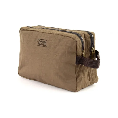 Kompaktowa kosmetyczka Camel Active w kolorze oliwkowym – profil Compact Camel Active toiletry bag – olive profile view