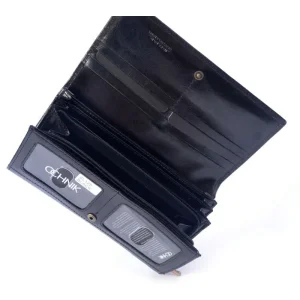 Wnętrze portfela OCHNIK SL-125-99 — 3 przegrody na banknoty i kieszeń na bilon / Interior of OCHNIK SL-125-99 wallet — 3 bill compartments and coin pocket