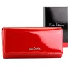 Lakierowana skóra portfela damskiego Pierre Cardin 07 SHINY 100 – detal wykończenia Patent leather finish of Pierre Cardin 07 SHINY 100 women’s wallet – detail