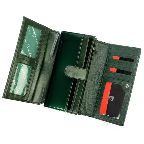 Rozłożony portfel damski Pierre Cardin – wnętrze Fully opened Pierre Cardin women’s wallet – interior view