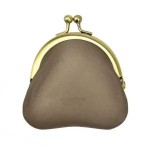 Mały portfelik damski Pierre Cardin 7790 beżowy – bigiel i kształt portfelika Pierre Cardin 7790 beige coin purse – clasp and shape detail