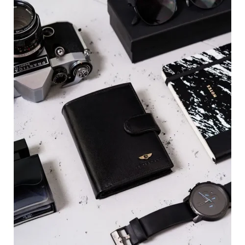 Portfel męski Peterson czarny – wnętrze z miejscami na karty Peterson men’s leather wallet black – interior with card slots