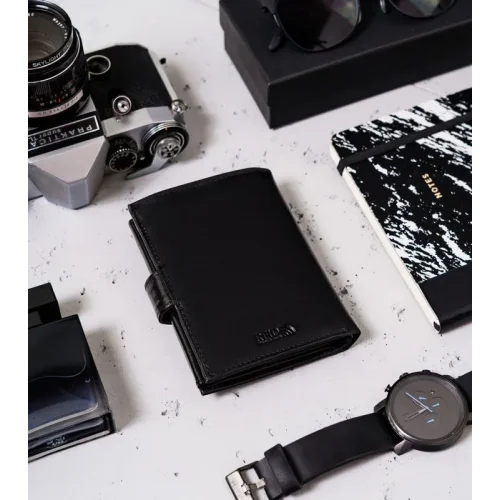 Wnętrze portfela Peterson 324Z – kieszenie na dokumenty i karty Peterson 324Z leather wallet – interior with document compartments