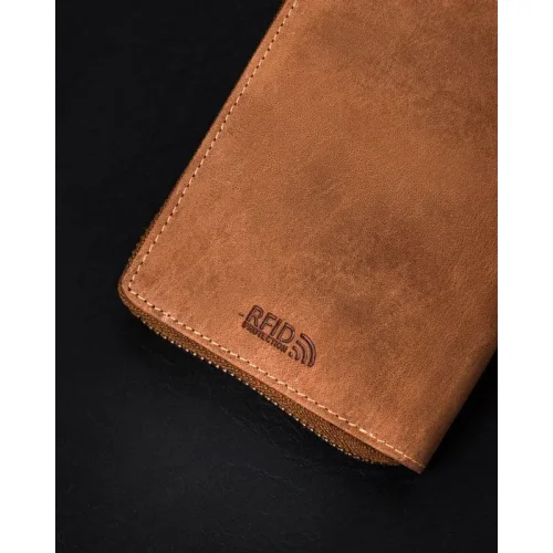 Skóra nubukowa camel – faktura materiału portfela Peterson Camel nubuck leather – material texture detail