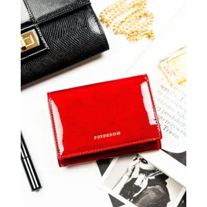 Wnętrze damskiego portfela Peterson – liczne przegródki na karty, dokumenty i gotówkę RFID / Interior of Peterson women’s wallet – multiple card slots, document sections and RFID protection