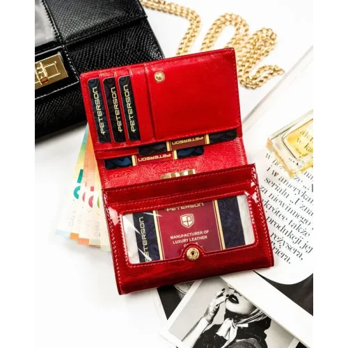 Lakierowana skóra naturalna premium w czerwonym portfelu damskim Peterson / Premium glossy natural leather in red Peterson women’s wallet
