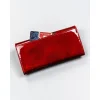 Czerwony portfel damski Peterson – tył modelu Red women's leather wallet Peterson – back view