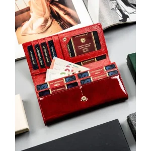 Portfel damski Peterson czerwony – wnętrze z przegródkami na karty Peterson red women's wallet – interior card slots