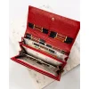 Czerwony portfel Peterson otwarty – sekcja na banknoty i kieszeń na monety Open red Peterson wallet – bill compartments and coin pocket