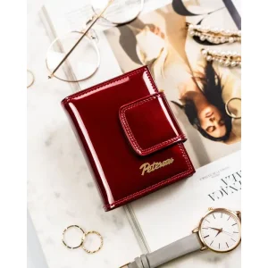 Czerwony portfel damski Peterson BC-42329, lakierowana skóra naturalna, tył portfela | Peterson BC-42329 red patent leather women’s wallet, back view
