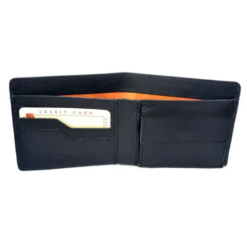 Wnętrze portfela Verona Tattoo 331M skóra juchtowa z czarnym wykończeniem RFID Interior of Verona Tattoo 331M wallet jucht leather black finish