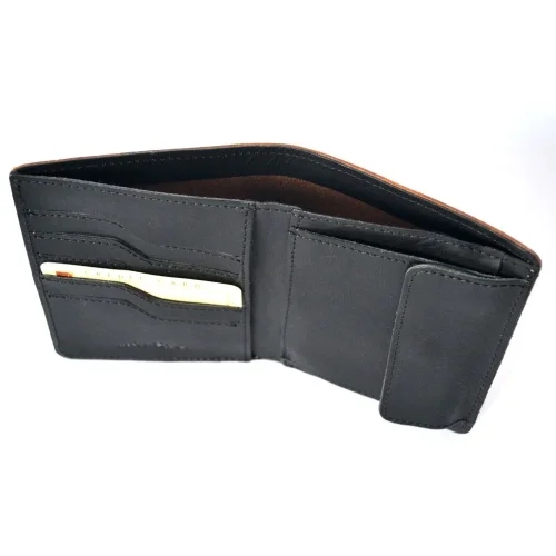 Skóra juchtowa z laserowym tatuażem – detal wykonania / Jucht leather with laser tattoo – craftsmanship detail