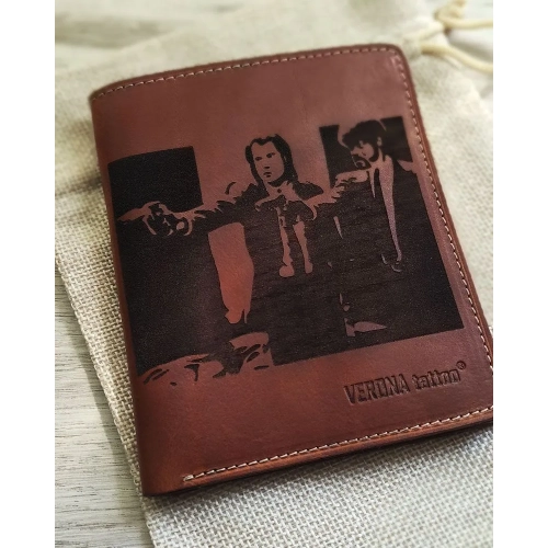Portfel VERONA Tattoo 348M z grawerem Pulp Fiction – przód / VERONA Tattoo 348M wallet with Pulp Fiction engraving – fro