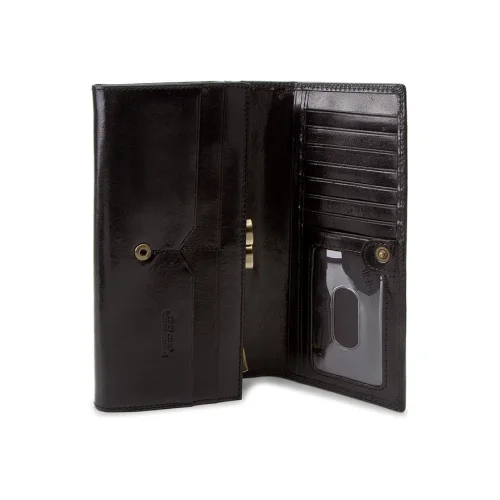 Wnętrze luksusowego portfela damskiego OCHNIK ITALY PL-187-99 – karty i dokumenty / Interior of luxury OCHNIK ITALY PL-187-99 women’s wallet – cards and documents