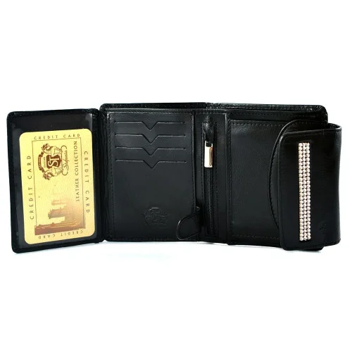 Skórzany portfel damski Swarovski czarny – funkcjonalne wnętrze i eleganckie wykończenie Black leather Swarovski women’s wallet – functional interior and elegant finish
