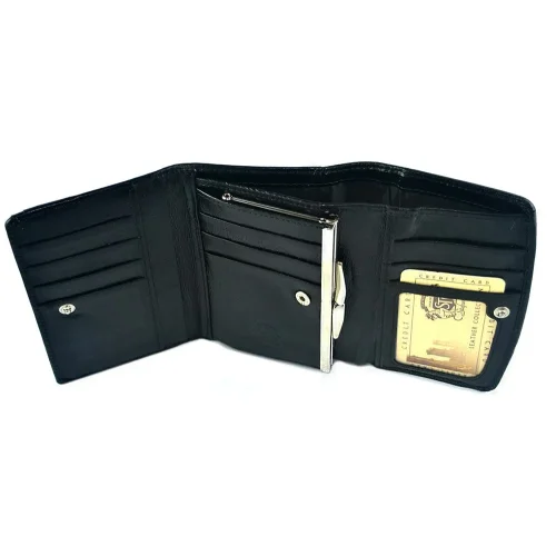 Luksusowy portfel damski skórzany Swarovski® SV-060 detal kryształów Luxury women’s leather wallet Swarovski® SV-060 crystal detail close-up